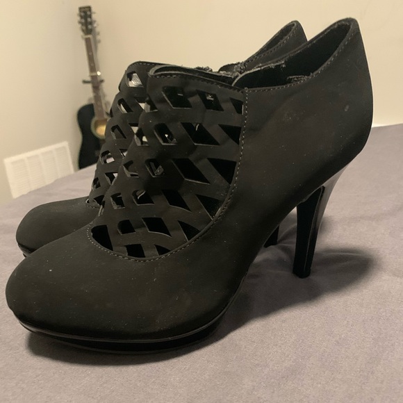 Black heels - Picture 1 of 4